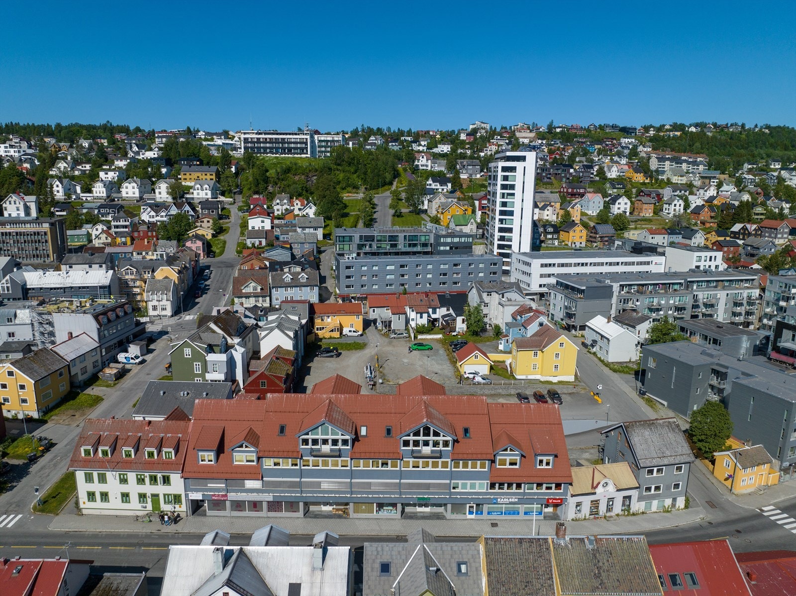 Godt med parkering i bakgården Galleribilde