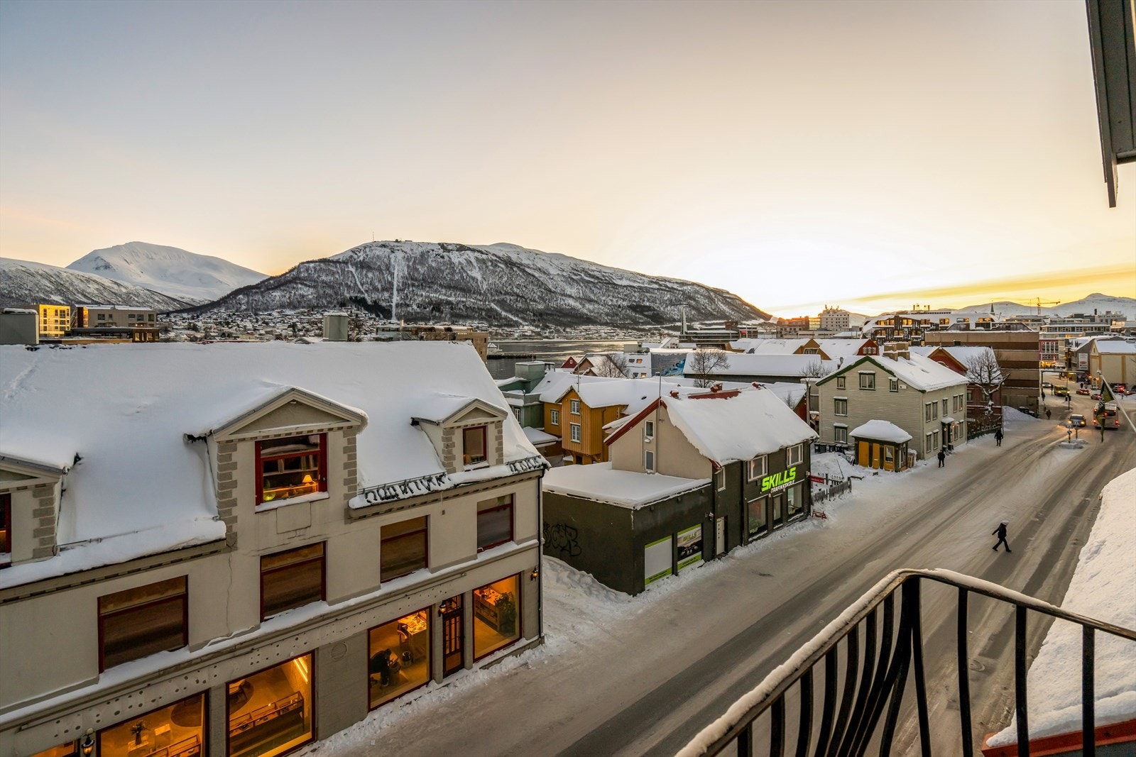 Havgløtt, Tromsdalstinden og fjellheisen. Kan det bli bedre? Galleribilde