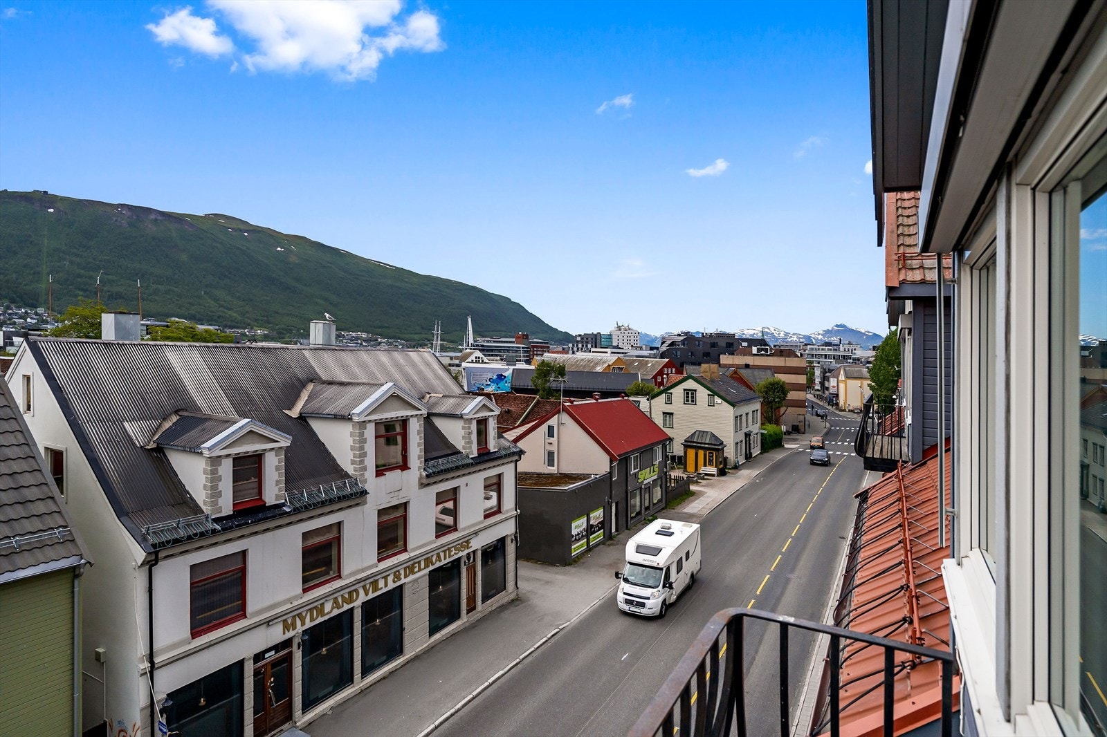 Flott utsikt mot sentrum Galleribilde