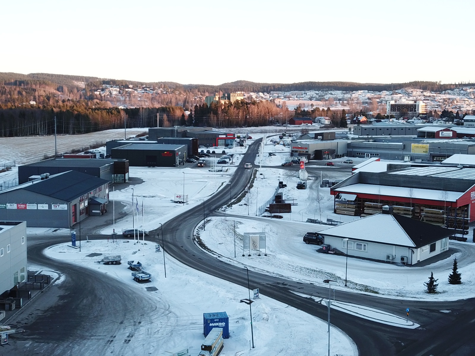 Tomten ligger i enden av veien. Galleribilde