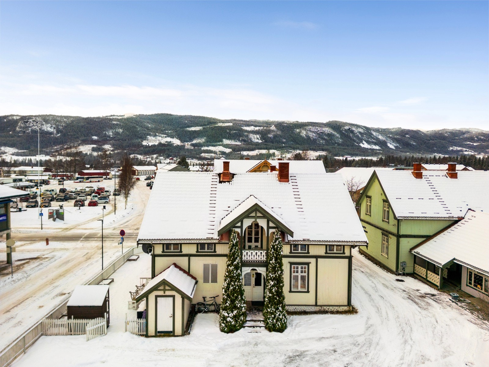 Eiendommen ligger vendt ut mot Storgata og byr på gode eksponeringsmuligheter Galleribilde