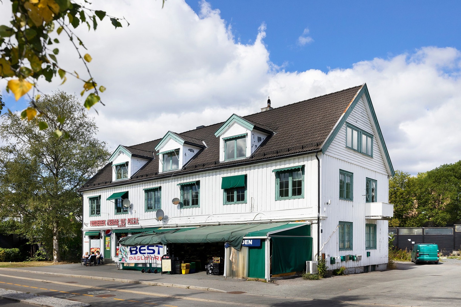 Holmenveien 11 snr 3 og snr 4 er et næringslokale på 96 kvm. Galleribilde