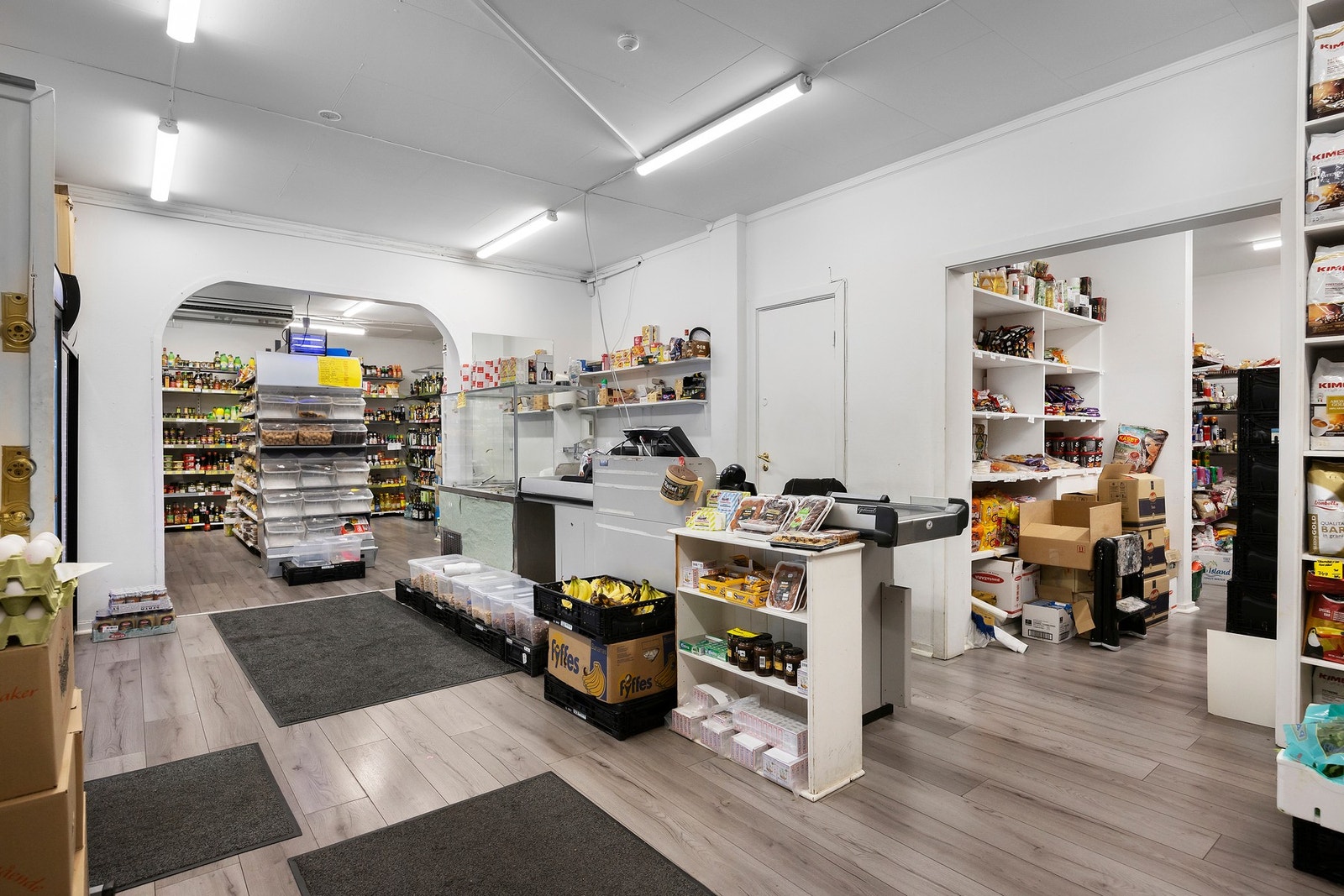 Fra butikklokalet. Galleribilde