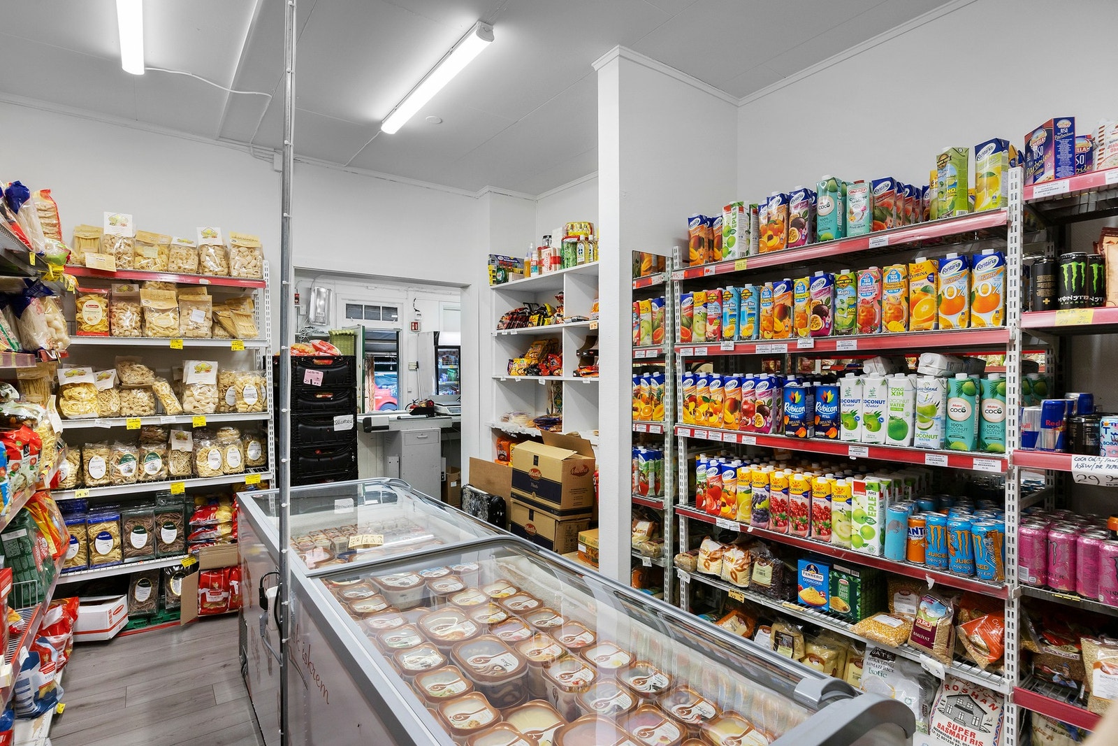 Fra butikklokalet. Galleribilde