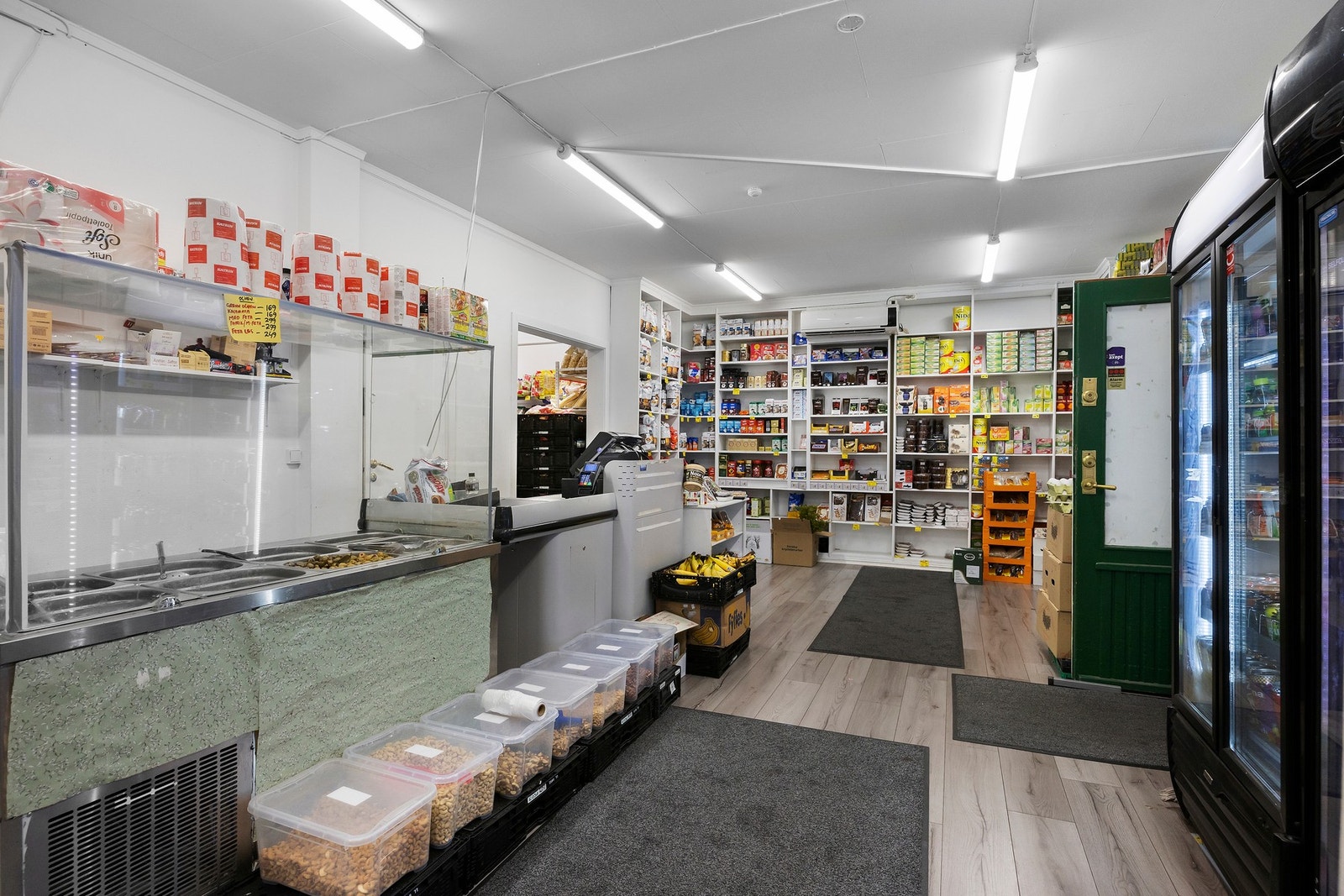 Fra butikklokalet. Galleribilde