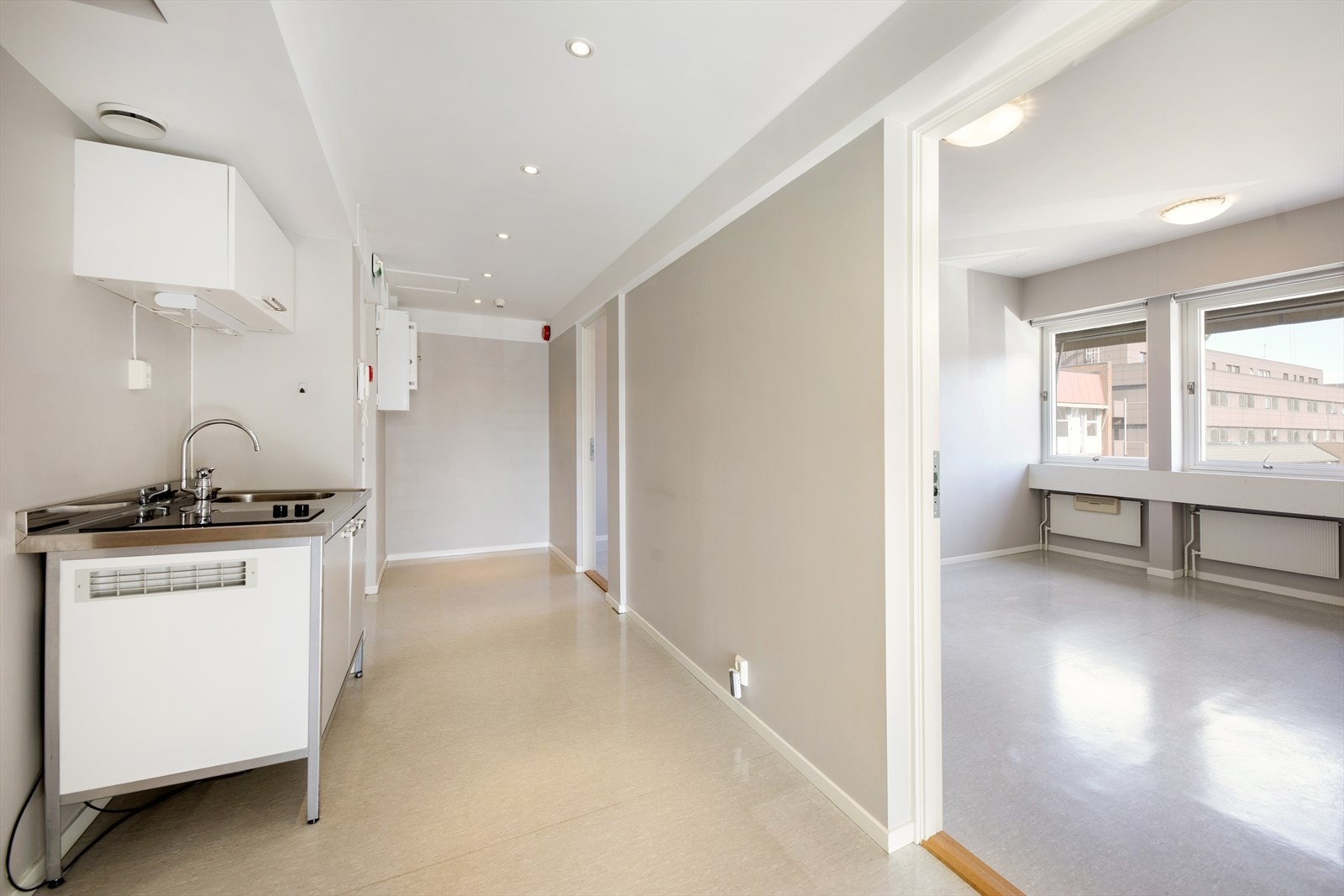 Kontorlokalet med kjøkken andel Galleribilde