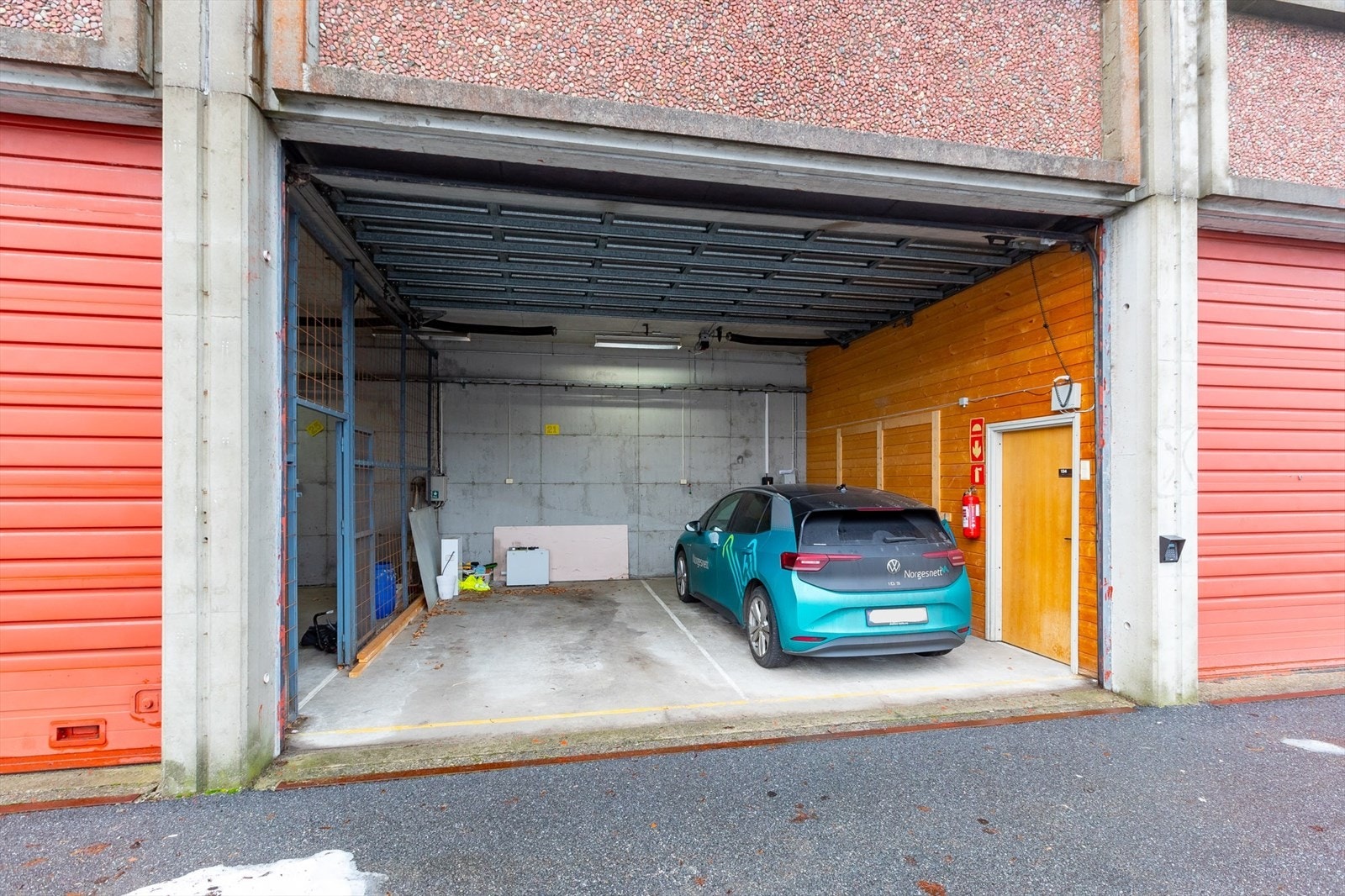 Eiendommen har i tillegg lagerseksjoner som kan leies i kombinasjon med kontorarealer Galleribilde