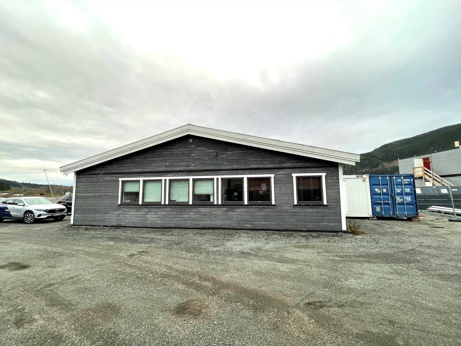 Ca 140 kvm BTA Kontorbygg. Begge bygg kan flyttes ved ønsker fra kjøper. Galleribilde