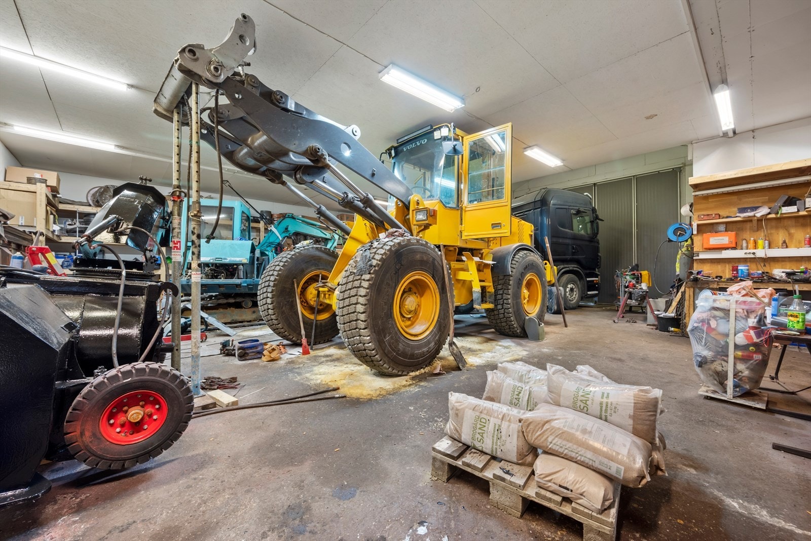 Maskinverksted for leietaker Galleribilde