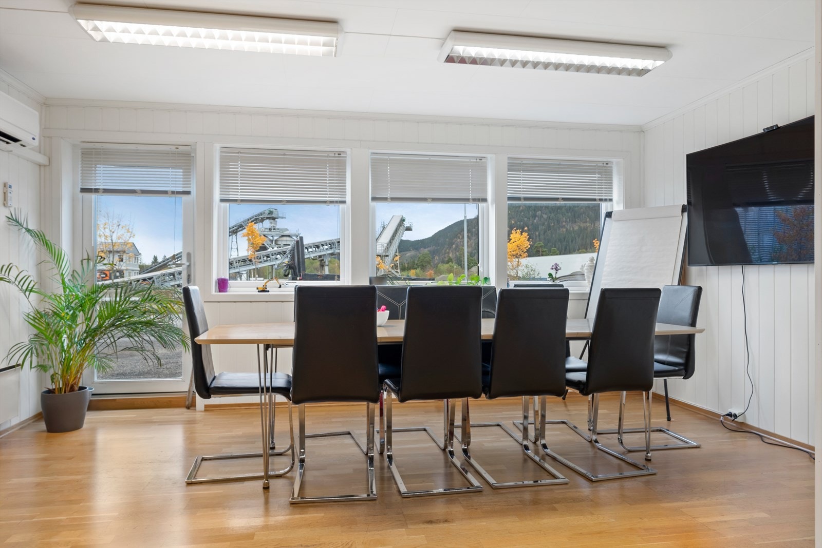 Lyst møterom / spiserom Galleribilde