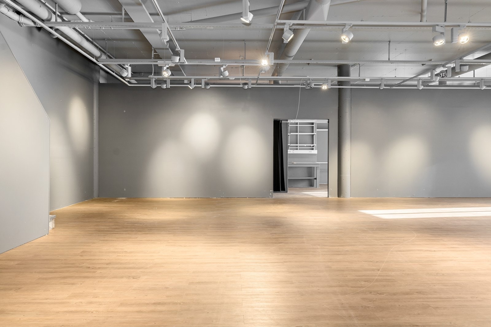 Fra lokalet mot bakrommene Galleribilde