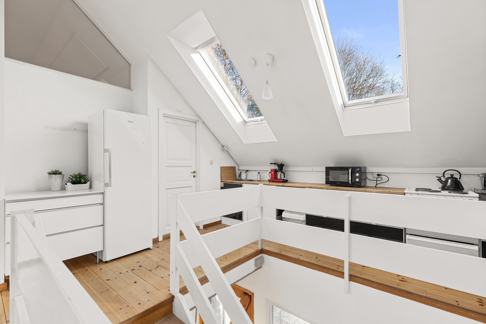 BTA ca 98 kvm - Inneholder kontorer, kjøkken, møterom, kontorlandskap, samt toalettrom med dusj. Galleribilde