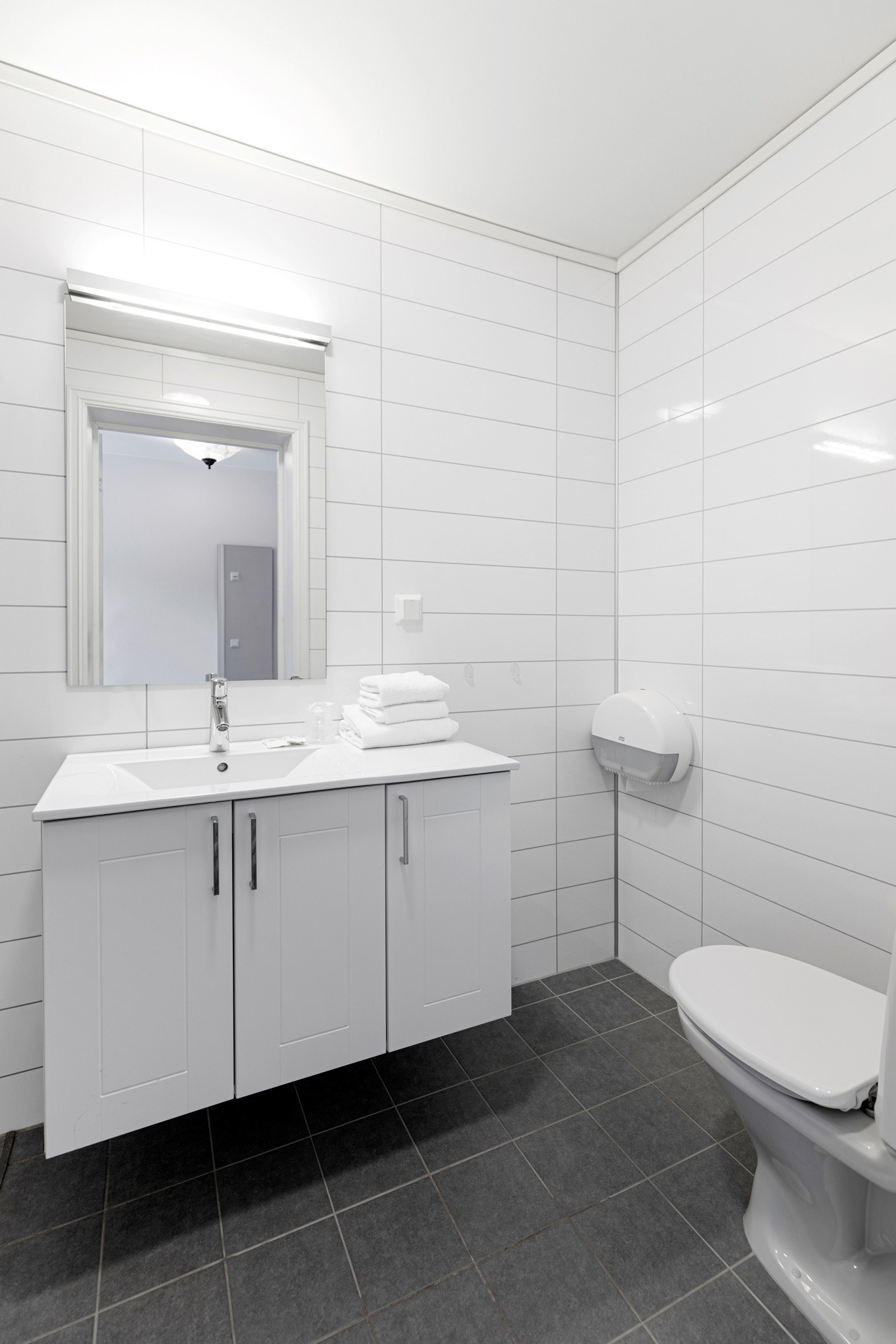 Bad hotellrom. Galleribilde