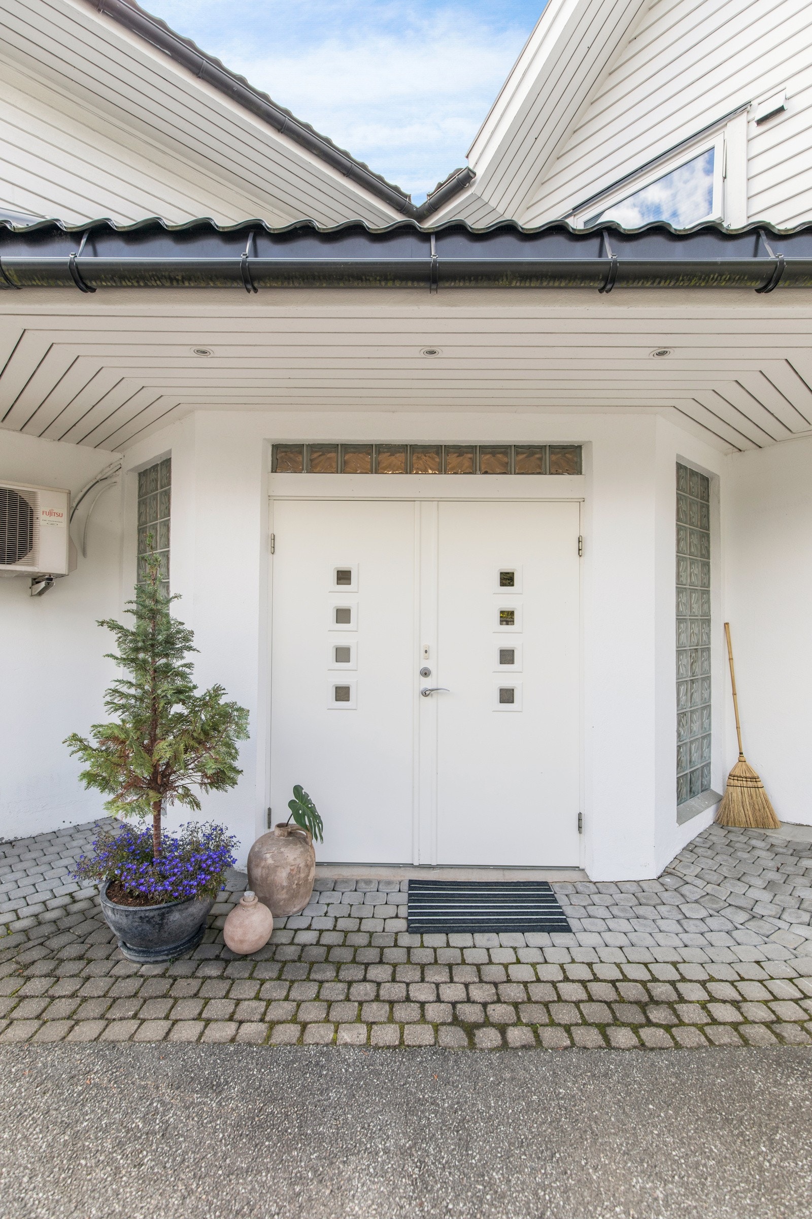 Boligdelens inngangsparti. Galleribilde