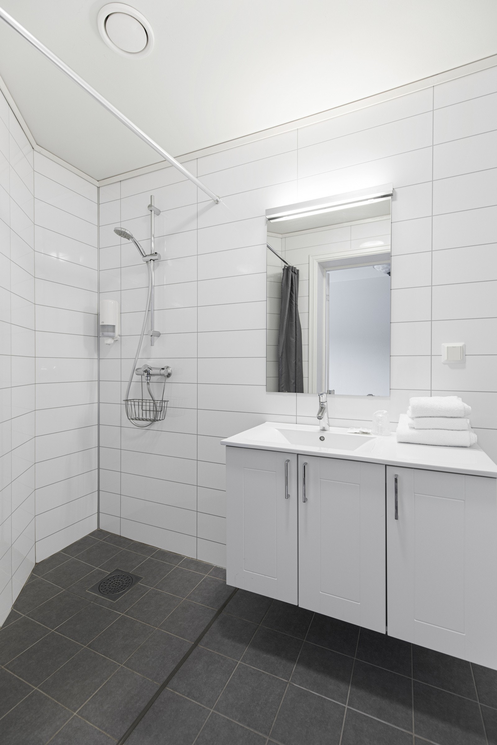 Bad hotellrom. Galleribilde