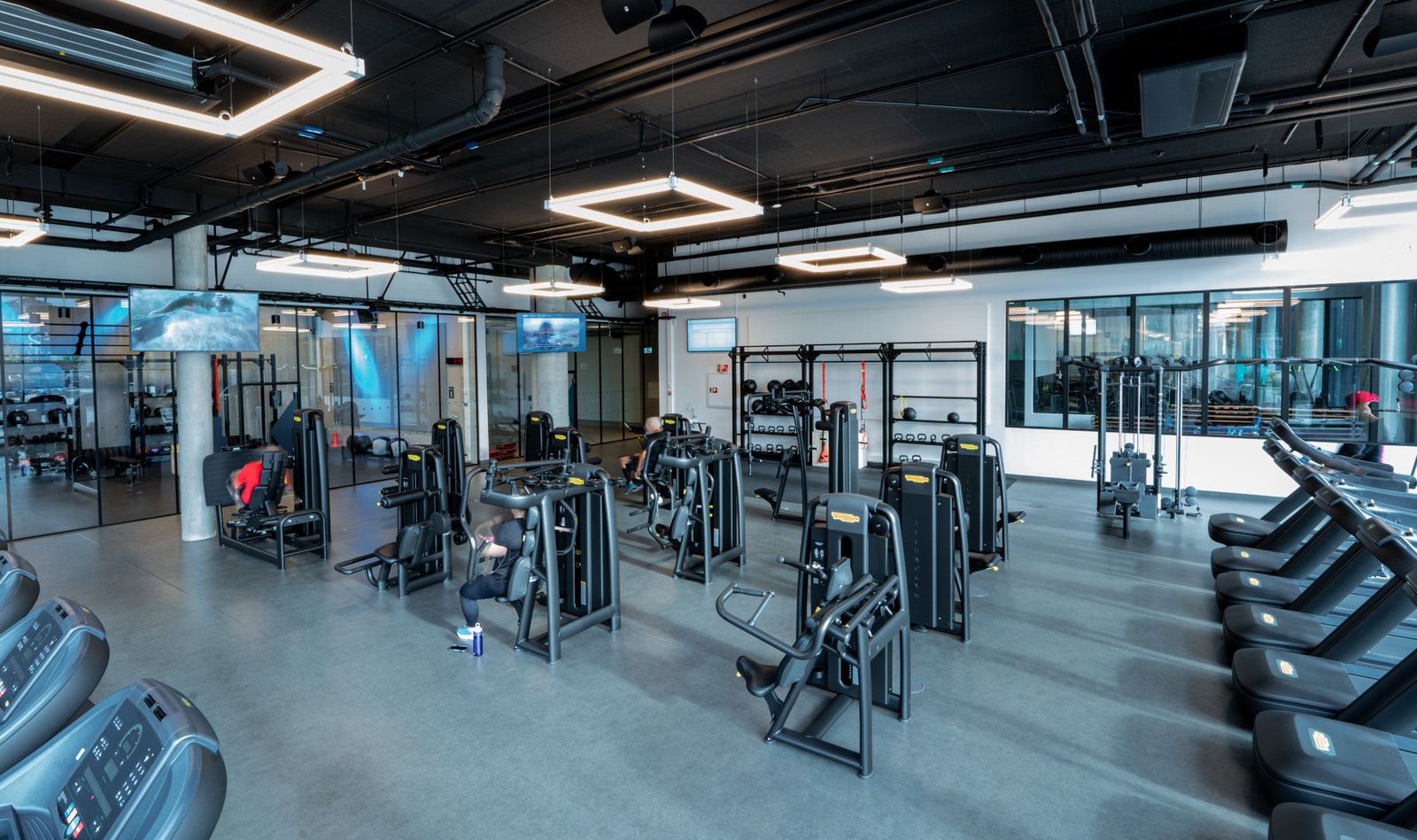 STERK HELSE sitt råeste senter ligger vegg i vegg Galleribilde