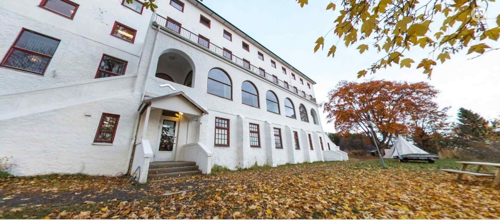 Fin hage i front Galleribilde