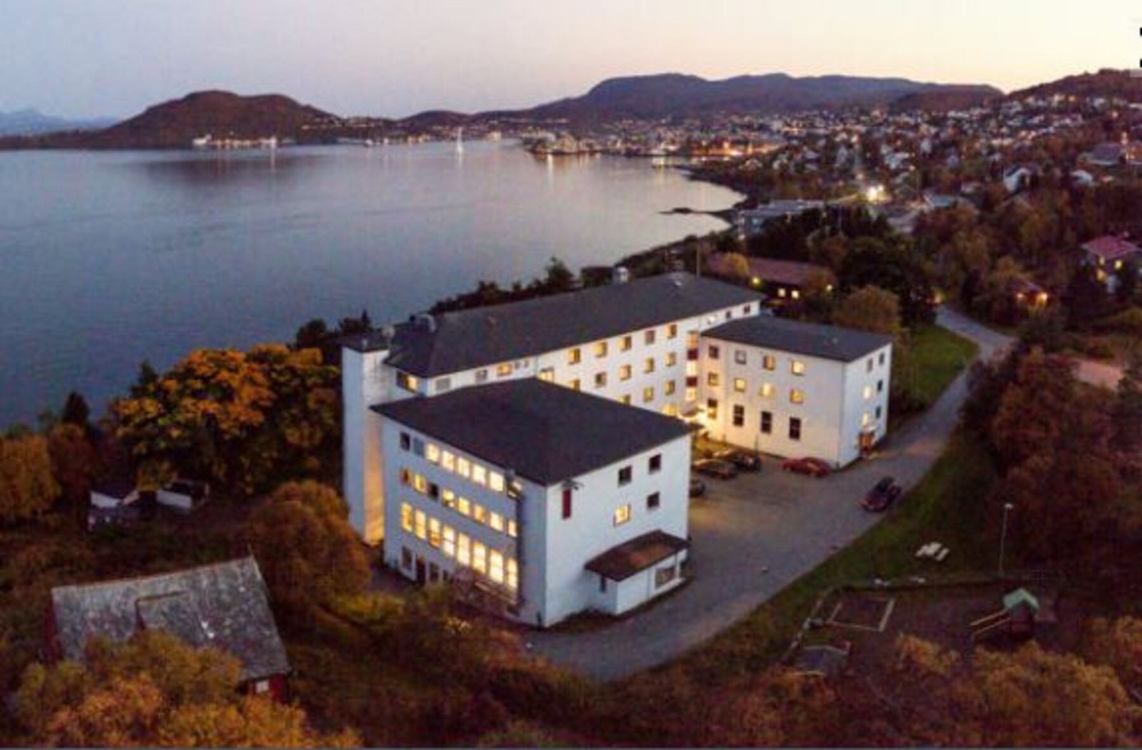 Sentral plassering i Harstad by med kort vei til sentrumsområdet Galleribilde