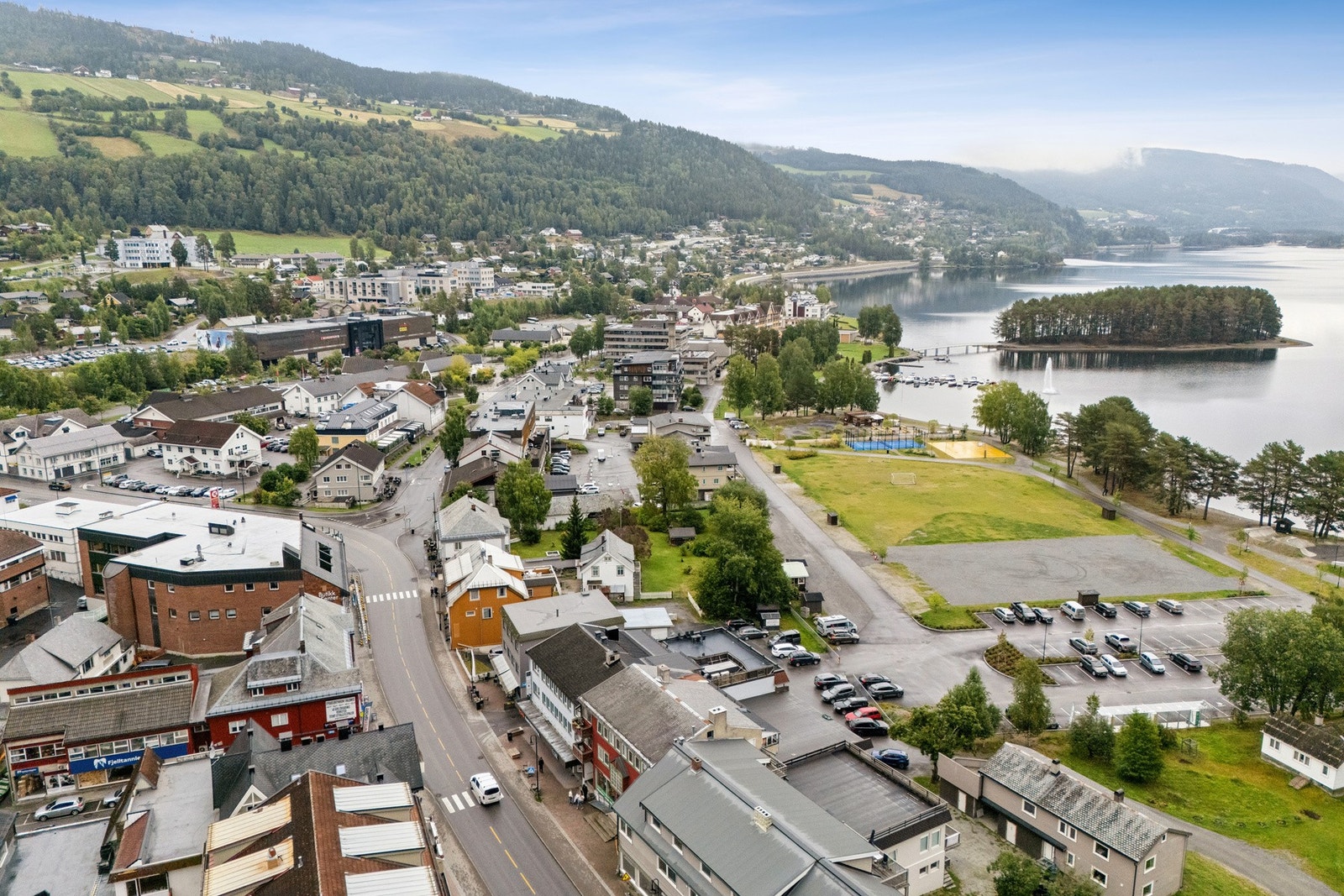 Eiendommen ligger fint til i sentrum. Galleribilde