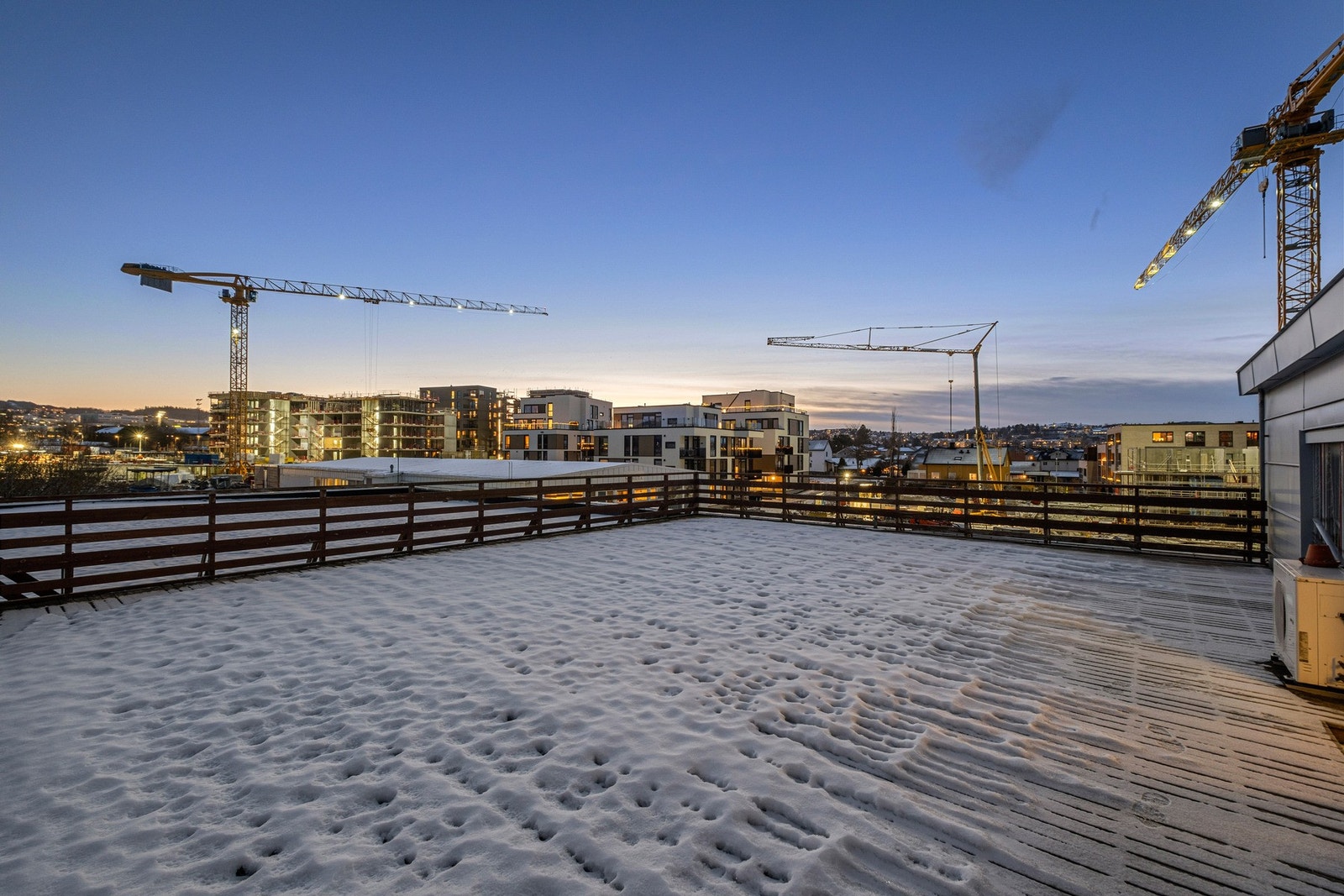 3. etg: Utgang til takterrasse med utsikt over Leangen. Galleribilde