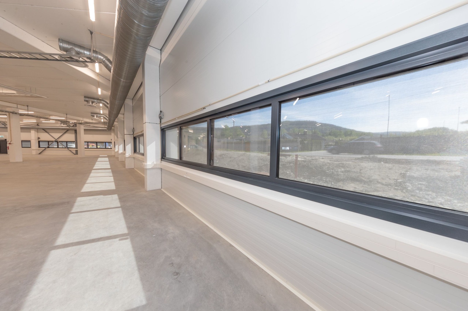 Det er godt innlys og ventilasjon ut i produksjonslokalene Galleribilde