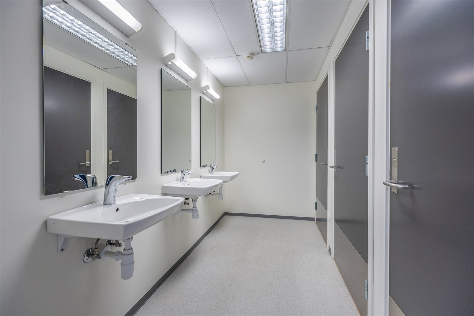 Toaletter og garderober Galleribilde