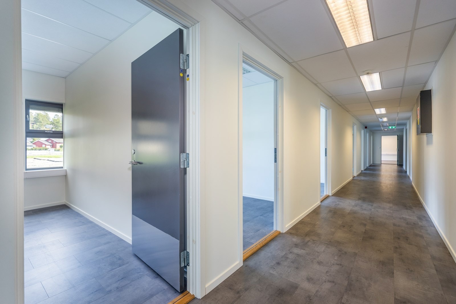 Lyse kontorer med nye overflater i 2025. Galleribilde