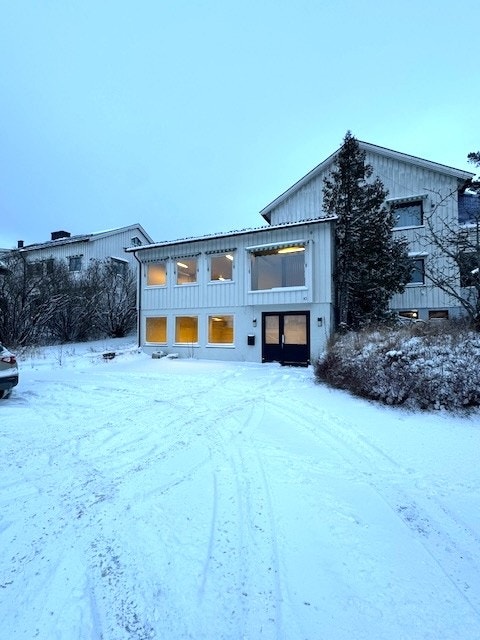 Velkommen til Trondheimsvegen - Jessheim 63A, 2050 Jessheim. Lokalene egner seg til kontorlokaler/showroom/lager/butikk/handel. Galleribilde