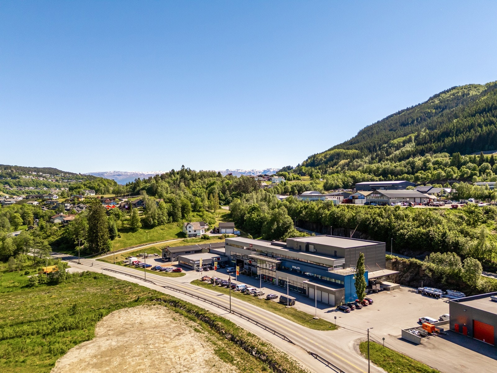 Store kjørearealer som gjør leveranser effektivt for større kjøretøy Galleribilde