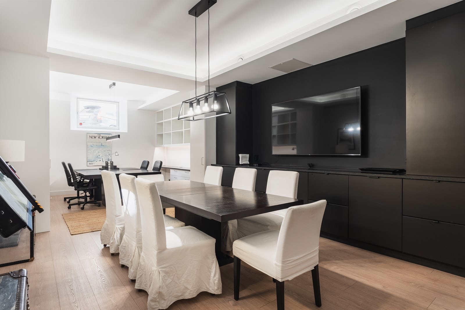 Heltsort kjøkken med rene linjer og skaper et elegant og eksklusivt uttrykk. Galleribilde