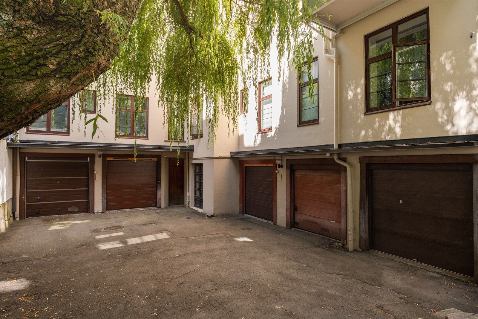 Egen inngang fra bakgård. Galleribilde