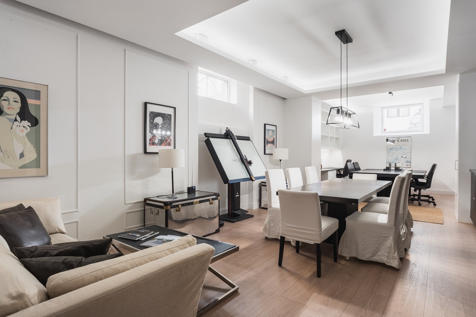 Lokalet egner seg utmerket for ulike typer virksomheter som kontor, showroom, studio og annen virksomhet. Galleribilde