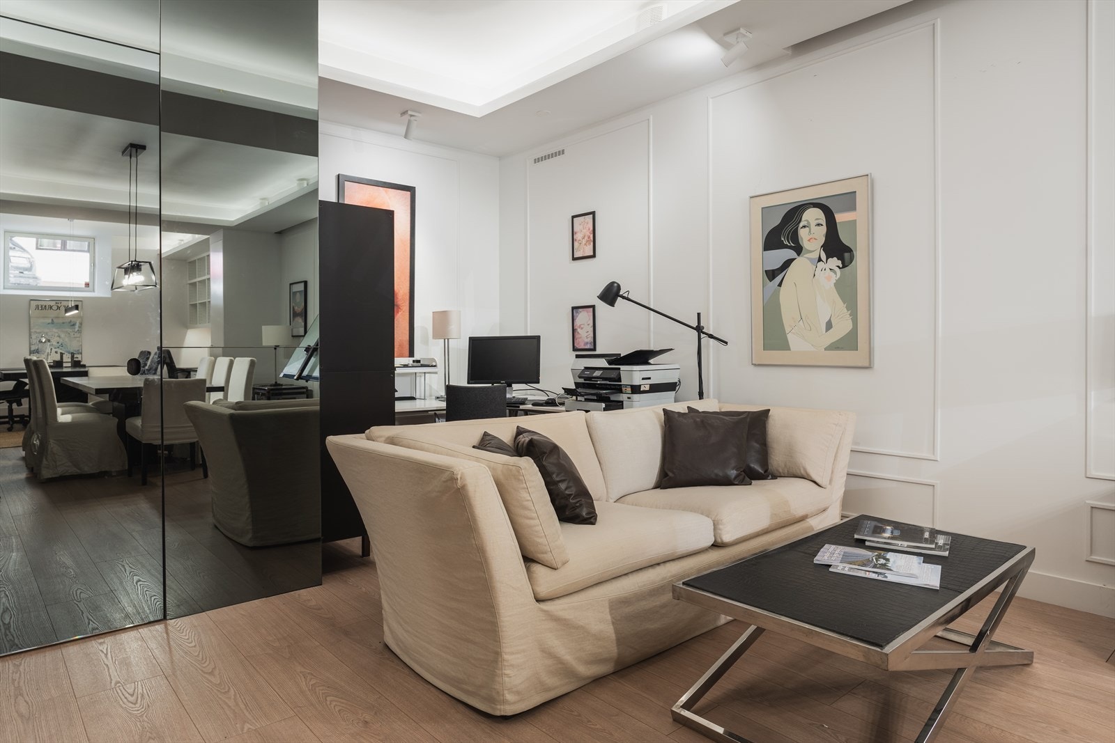 Lokalet har gjennomtenkt belysning med takbelysning, spotter og arbeidslys. Galleribilde