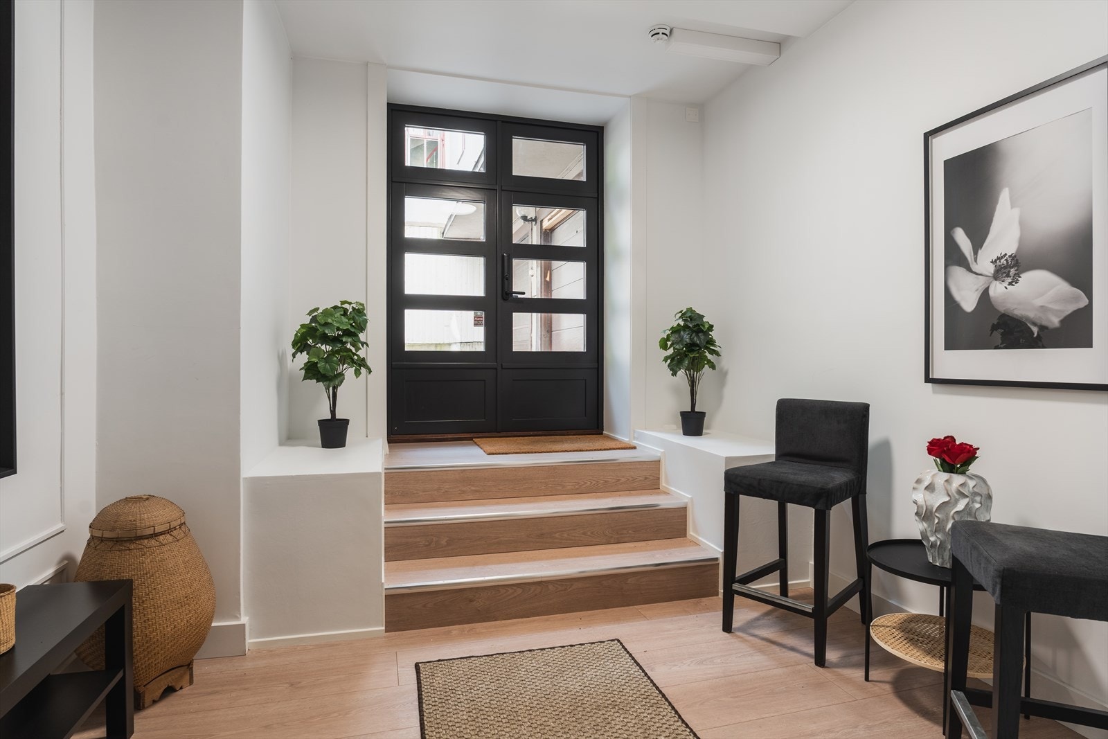 Isolert ytterdør med glassfelt. Galleribilde