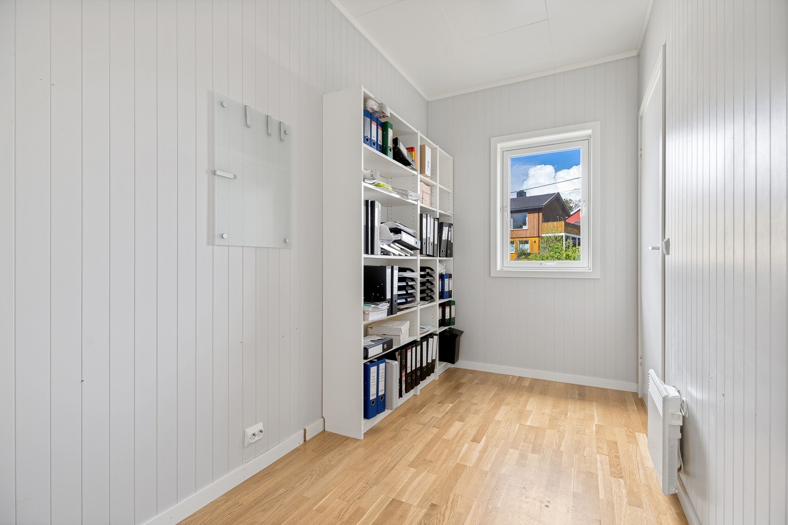 72kontorLageret eller kontor bak resepsjonen. Galleribilde