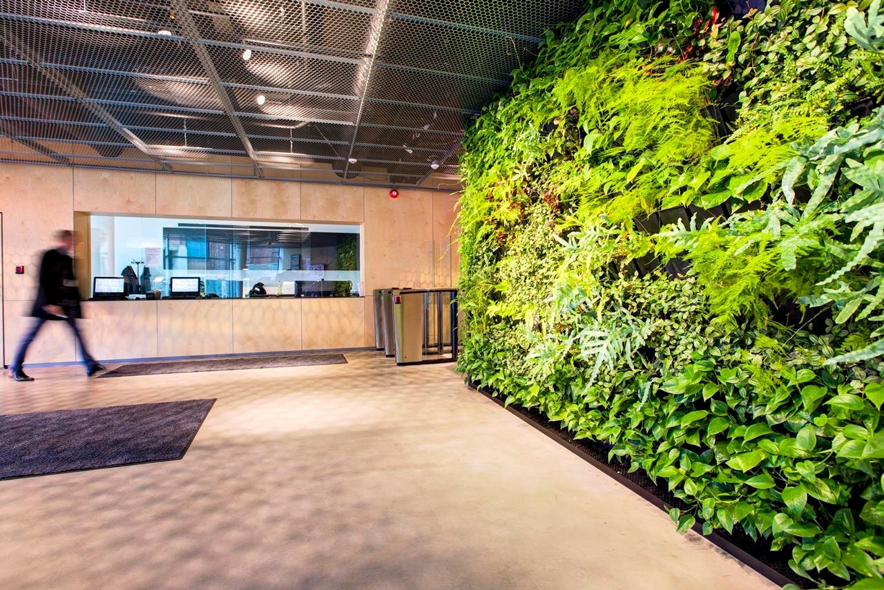 Betjent resepsjonstjeneste og besøksregistrering Galleribilde