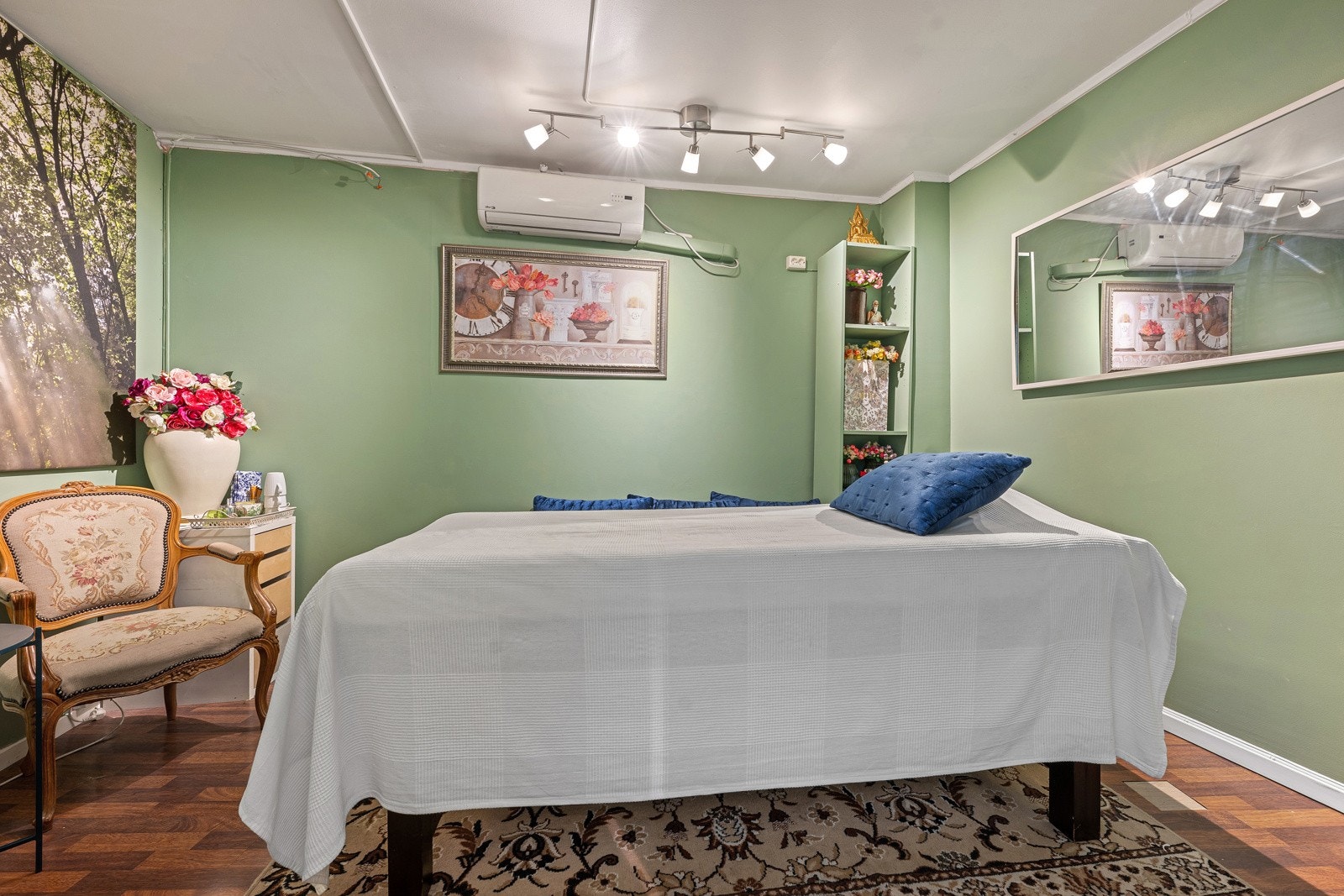 Eget massasjestudio med behandlingsrom Galleribilde