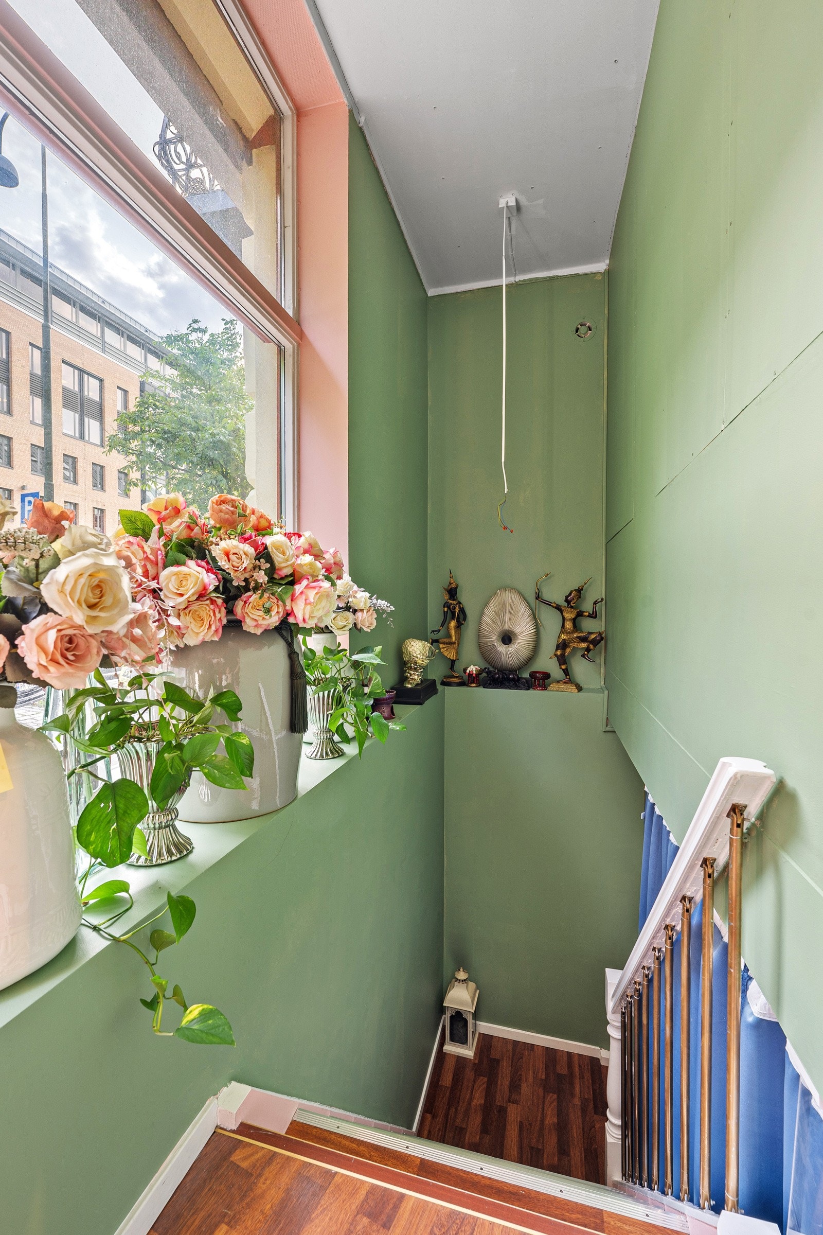 Det er åpnet opp mellom etasjene Galleribilde