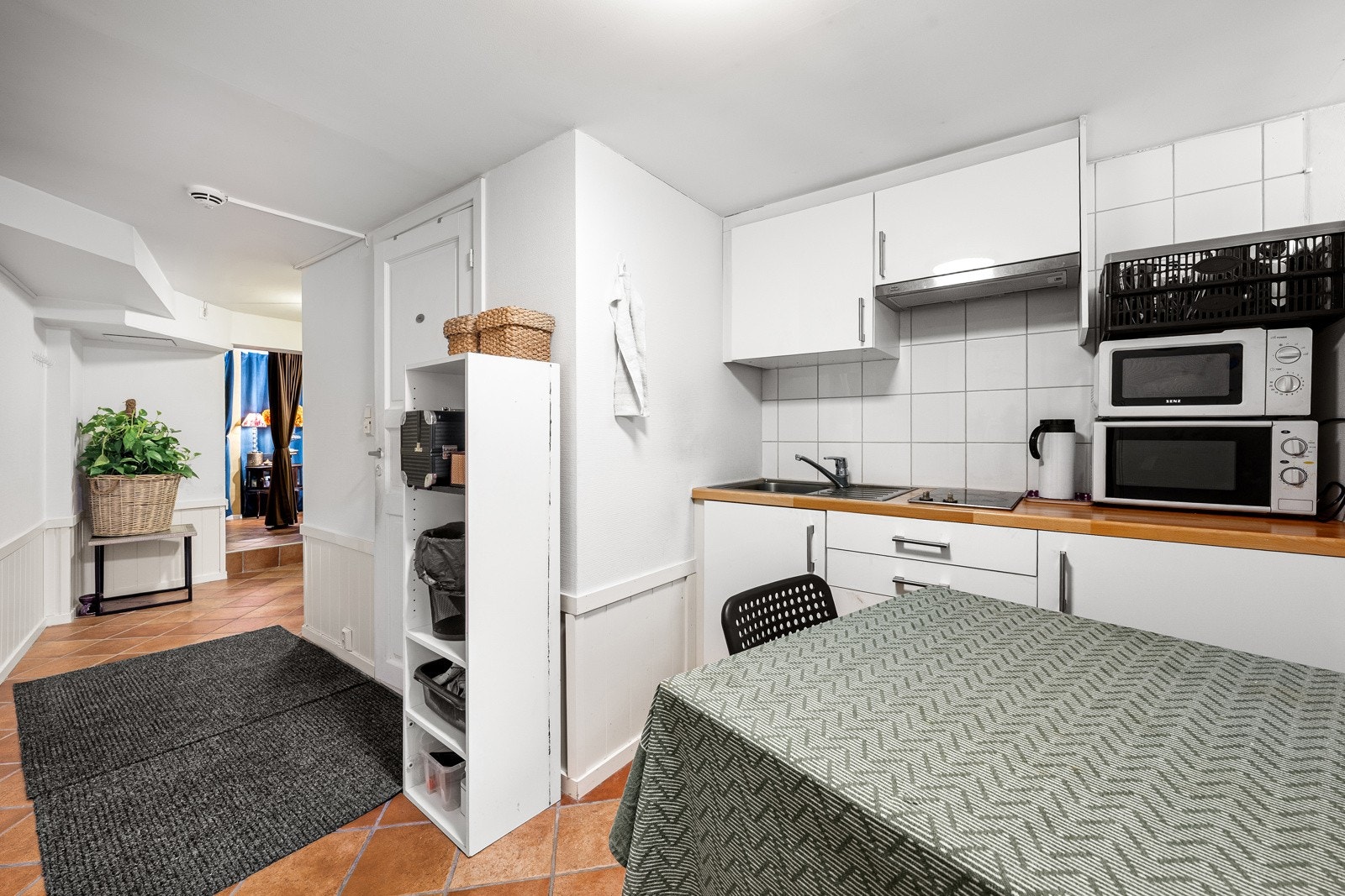 I kjeller er det installert et mindre kjøkken og lager Galleribilde