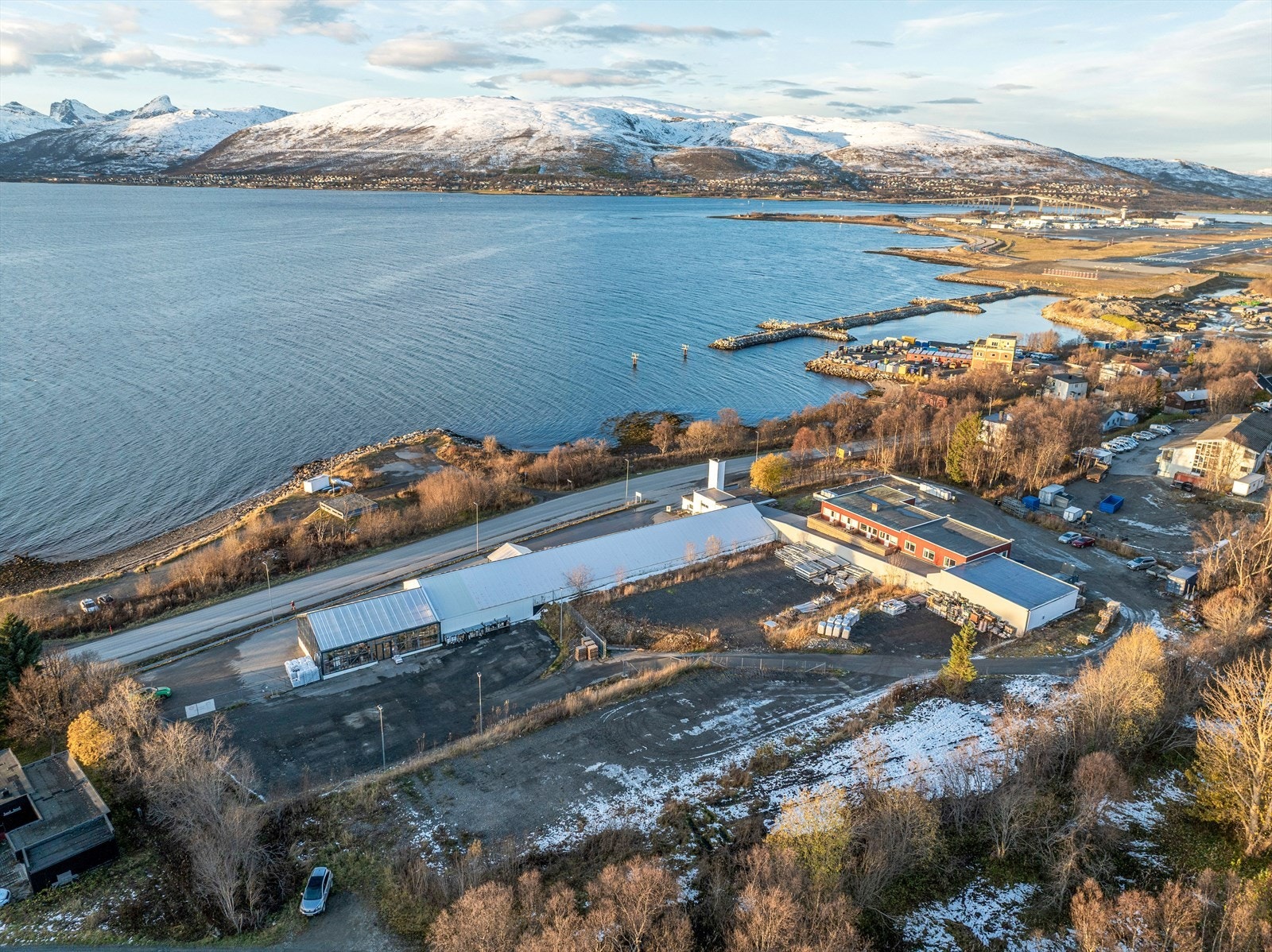Eiendommen ligger kun få minutter fra langnes handelspark Galleribilde