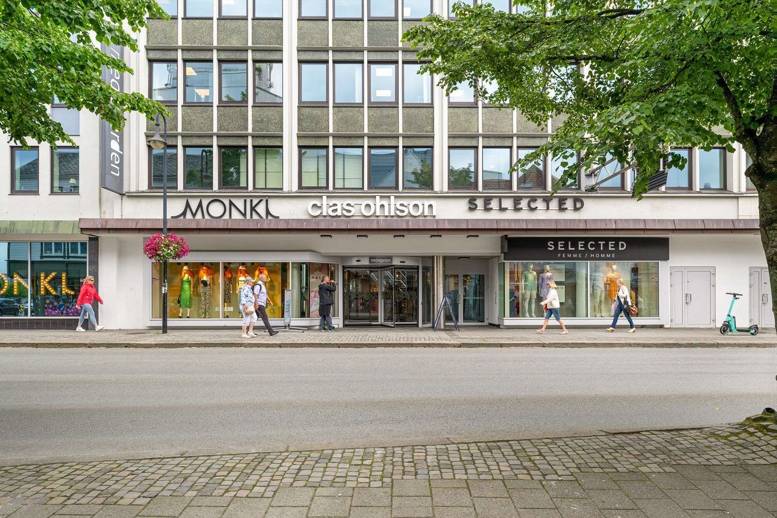 inngang fra Klubbgata Galleribilde