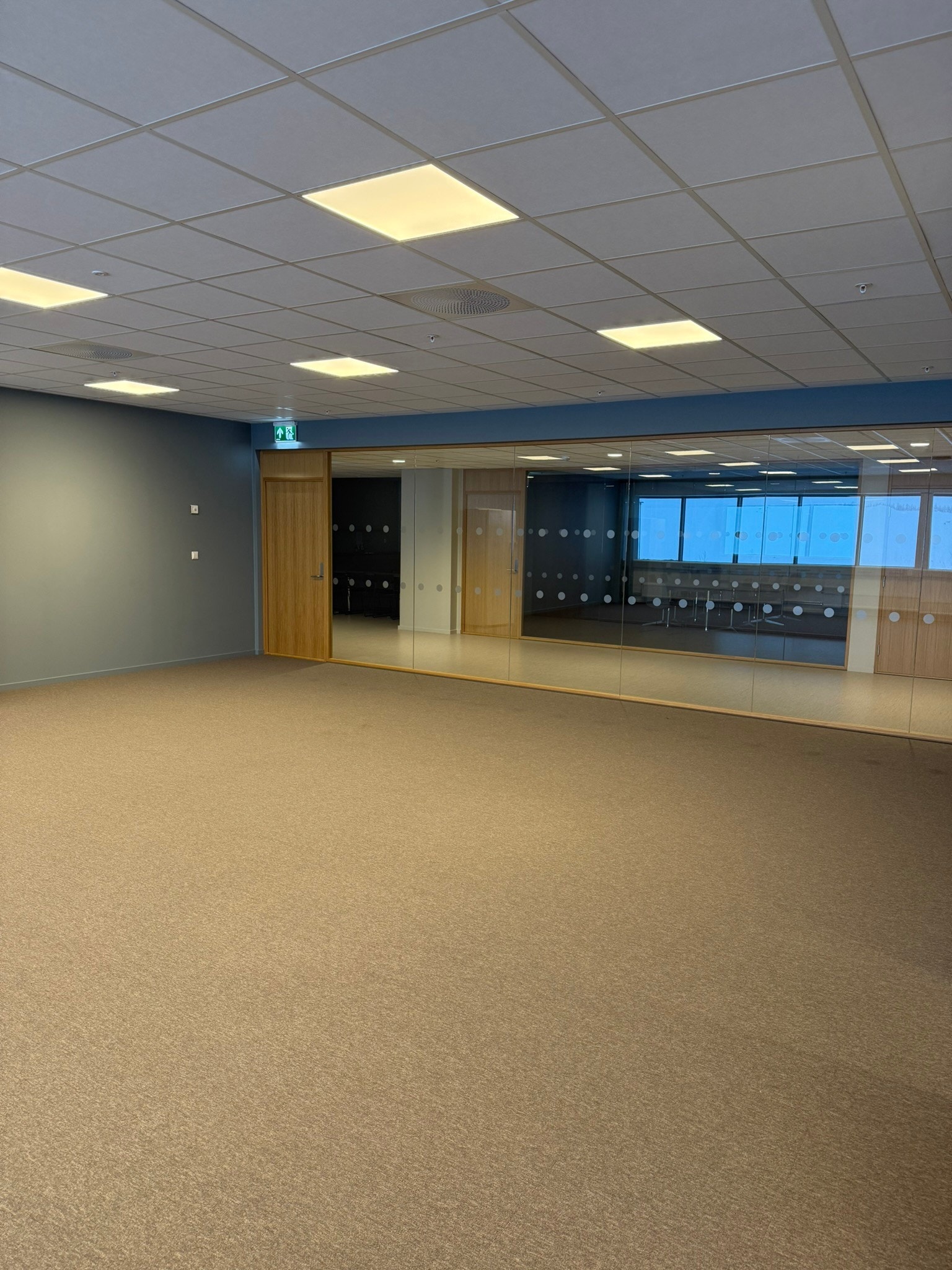 Bilder fra de faktiske lokalene - klare for rask overtakelse Galleribilde