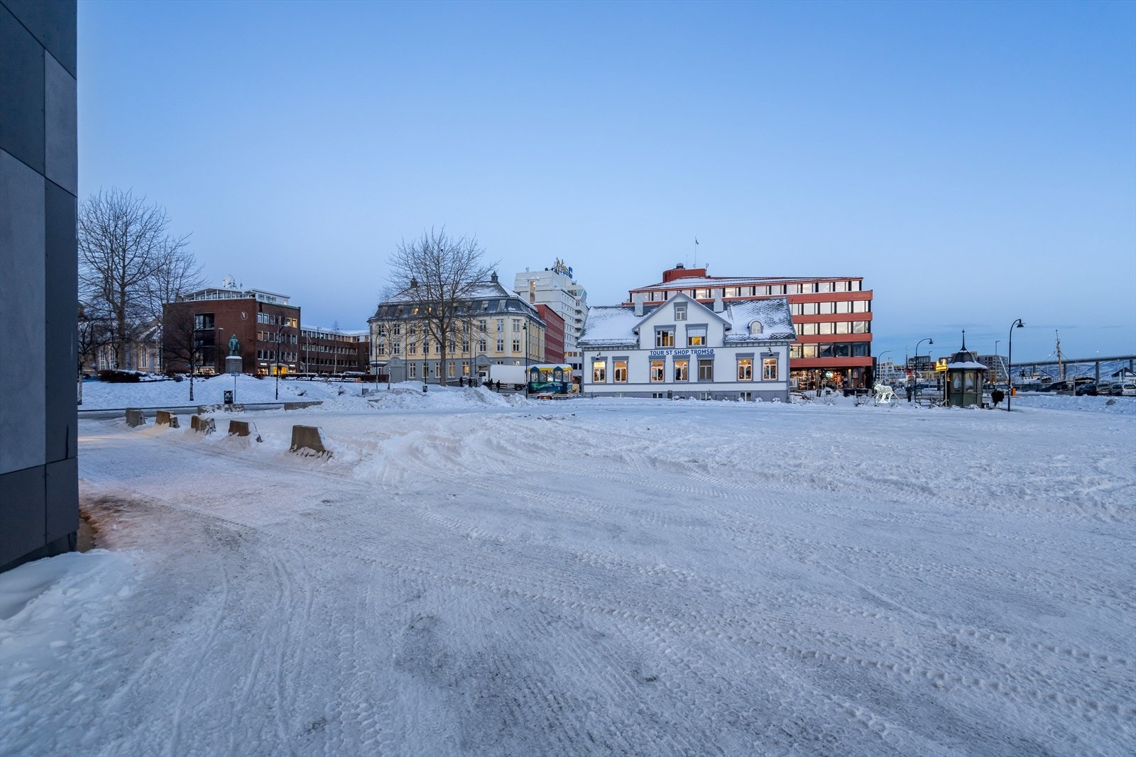 Nansenplass 50 meter unna Galleribilde