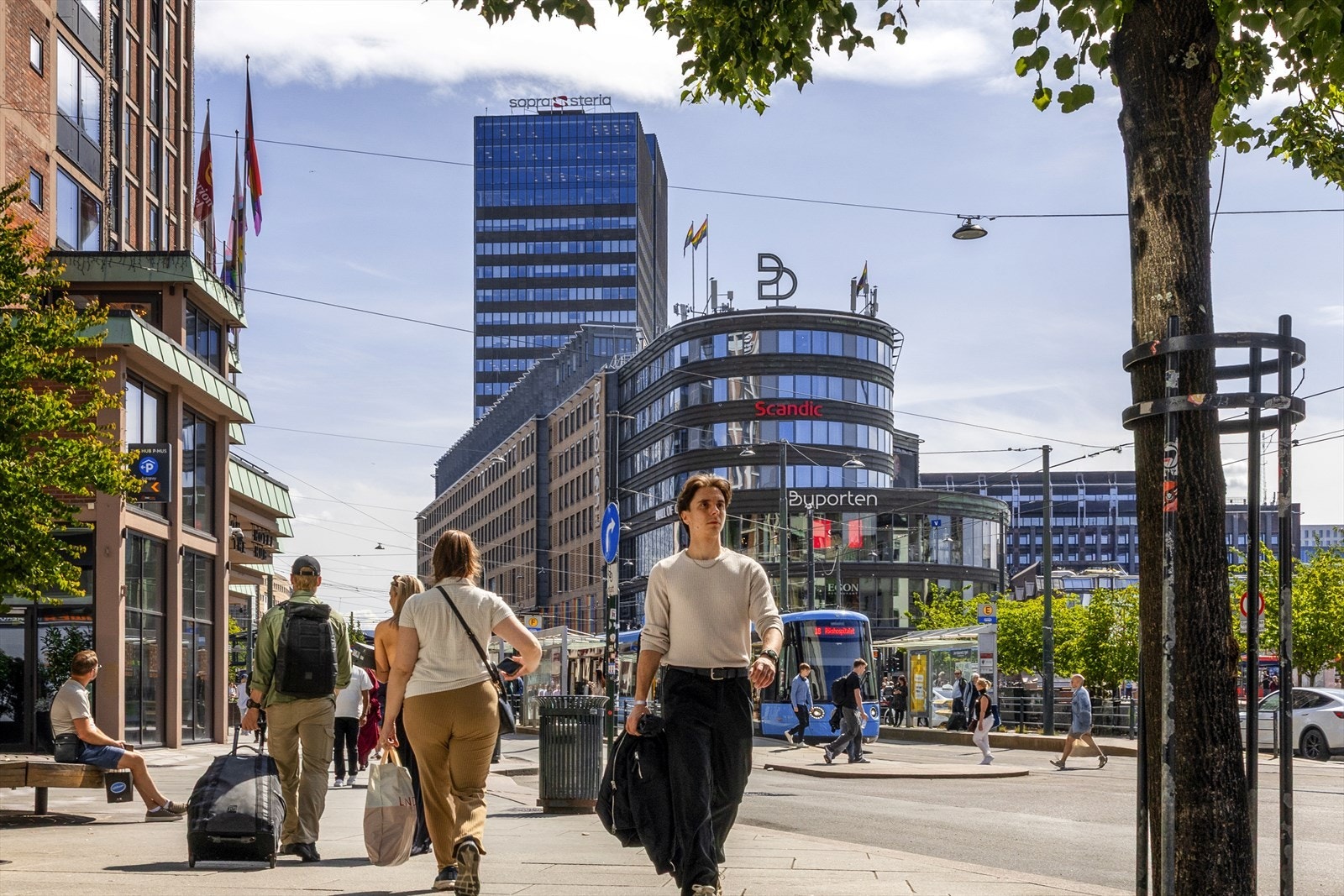 Storgata 10 ligger rett ved nedgangen til Jernbanetorget T-banestasjon Galleribilde
