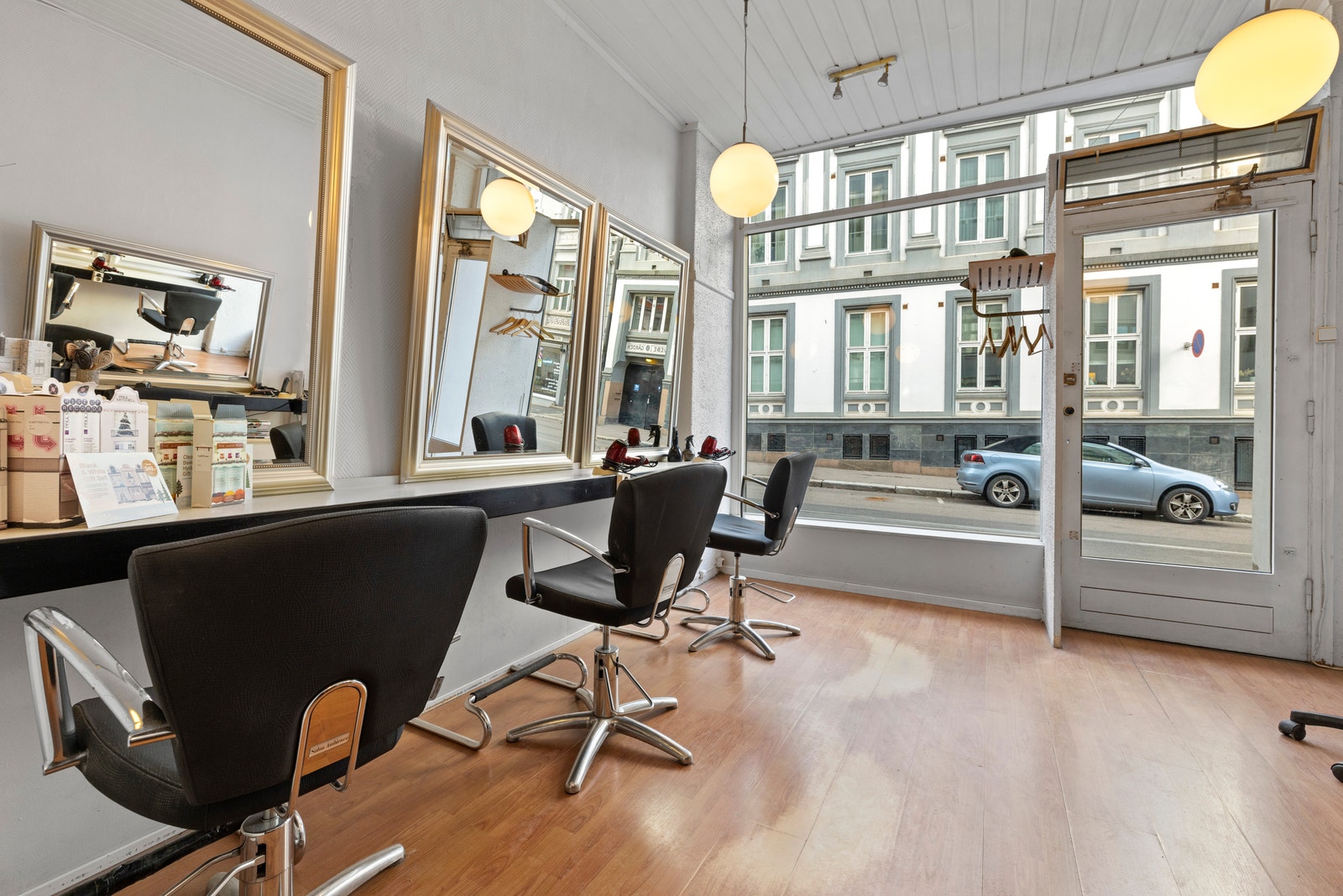 Seksjonen fremstår som pen, men kan ha behov for oppgradering av overflater. Galleribilde