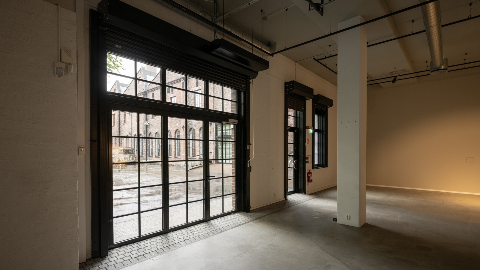 Inngangsparti med gitterporter Galleribilde