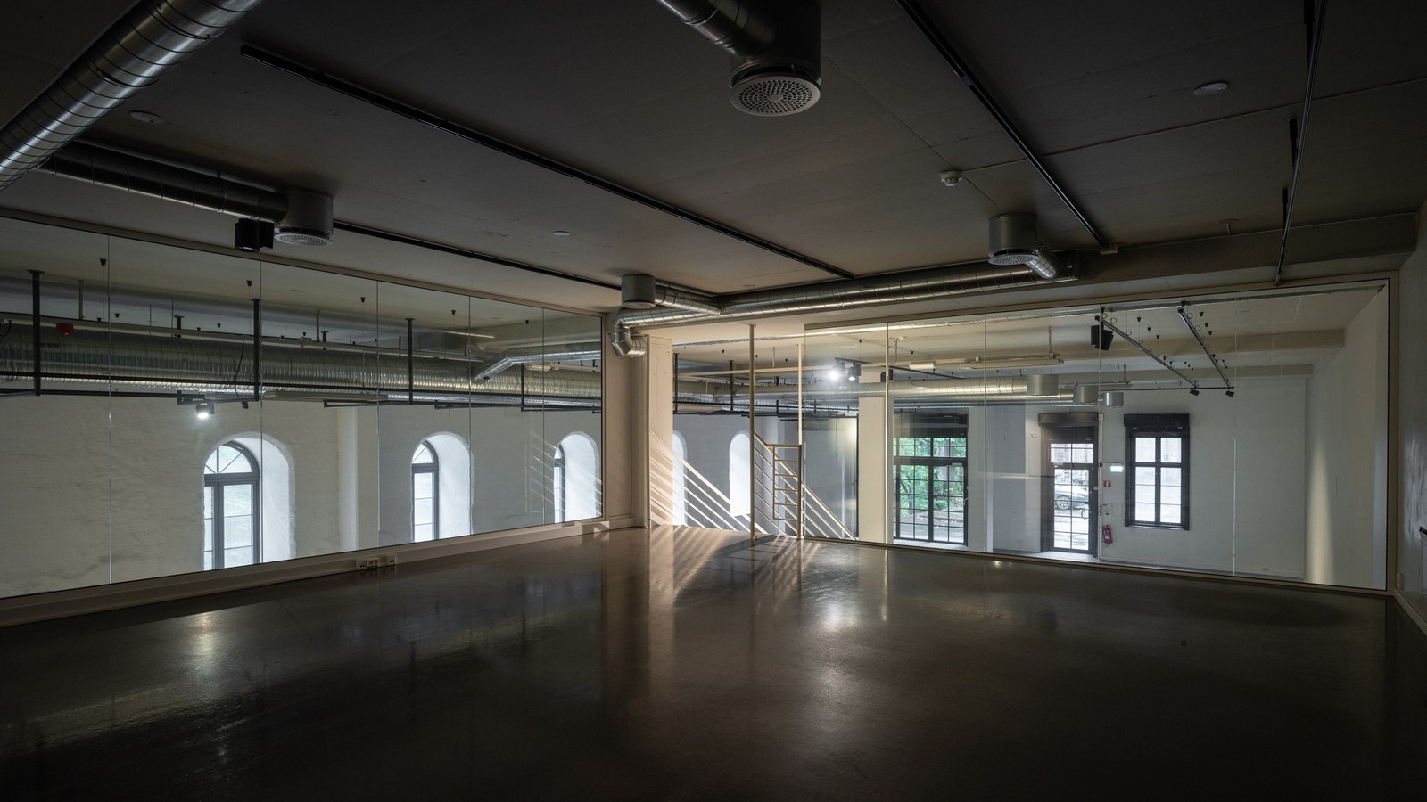 Fra mesaninetg. Galleribilde