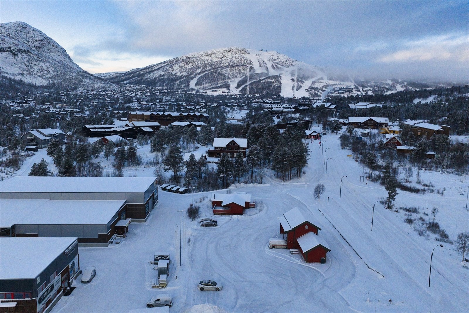 Ny bebyggelse tillates etablert i 2 etasjer, Maks mønehøyde 8 meter Galleribilde