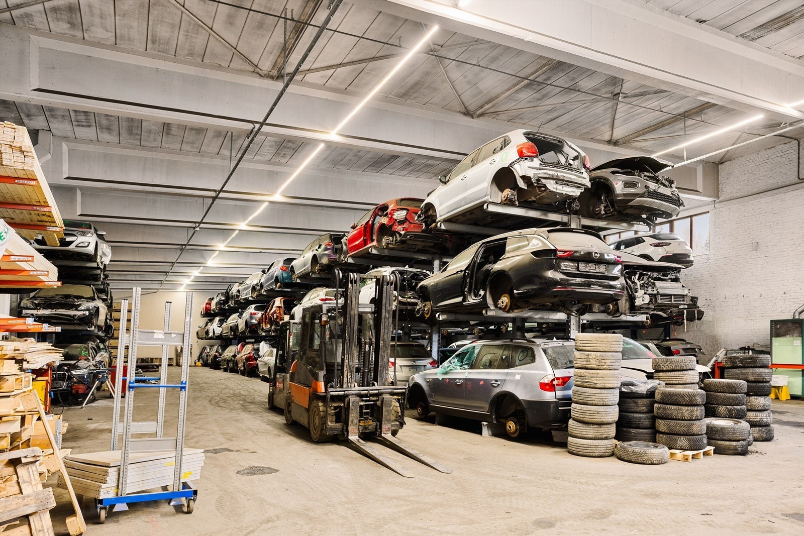 Lager/verksted - takhøyde ca. 6 meter. Galleribilde