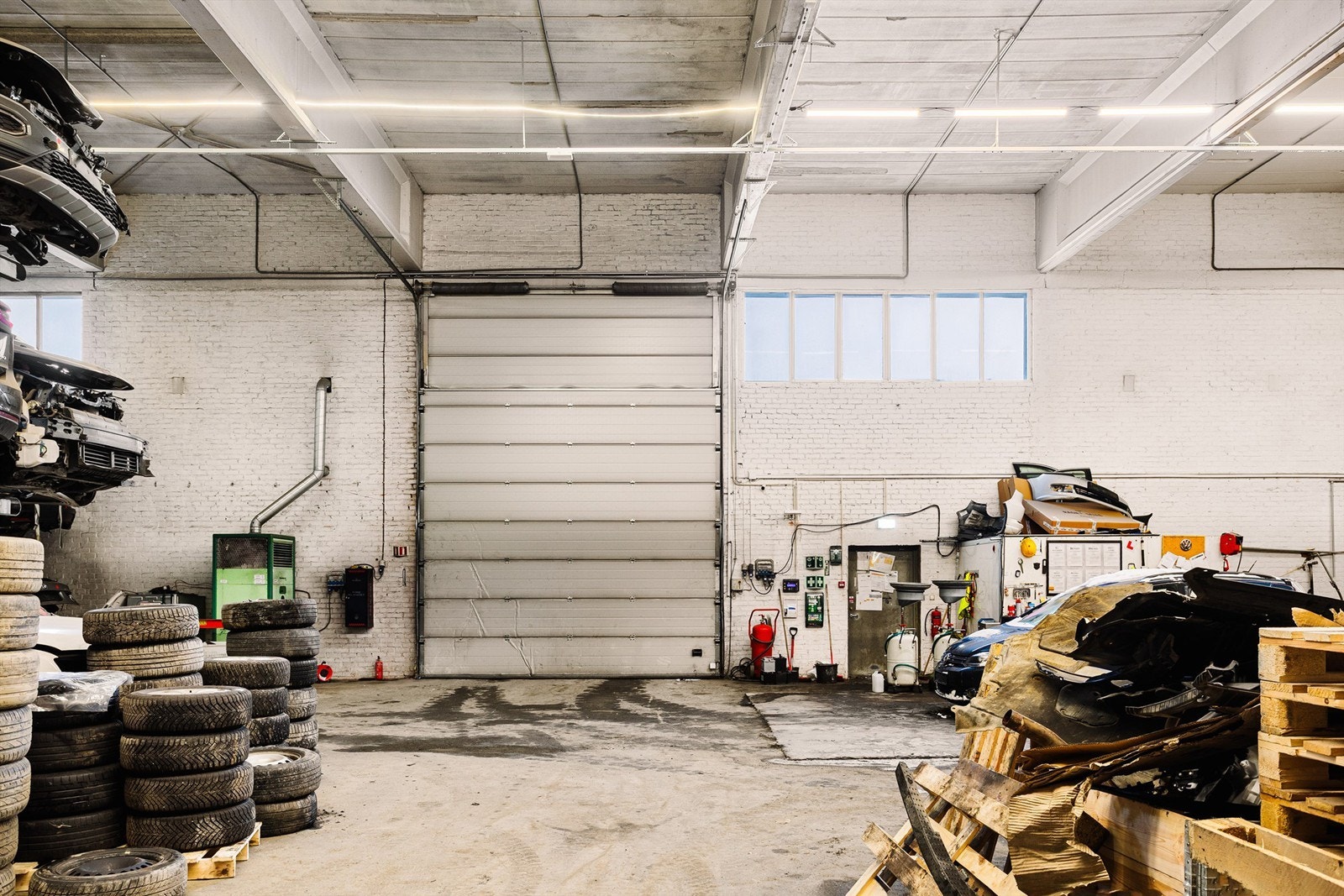 Lager/verksted - takhøyde ca. 6 meter. Galleribilde